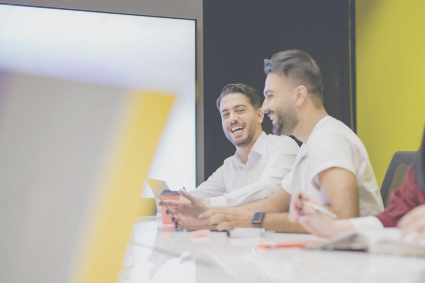 Internationale Studierende in einer Verhandlungssituation